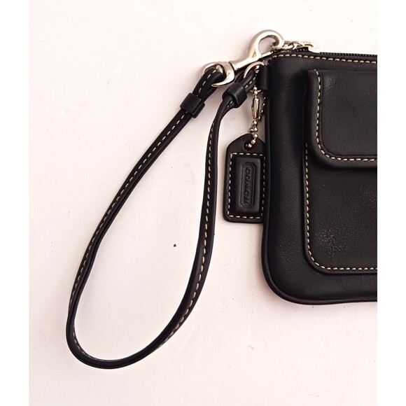 Coach Soho Blk Leather Wristlet Silver Buckle Front Pocket White Contrast Stitch - Picture 5 of 9